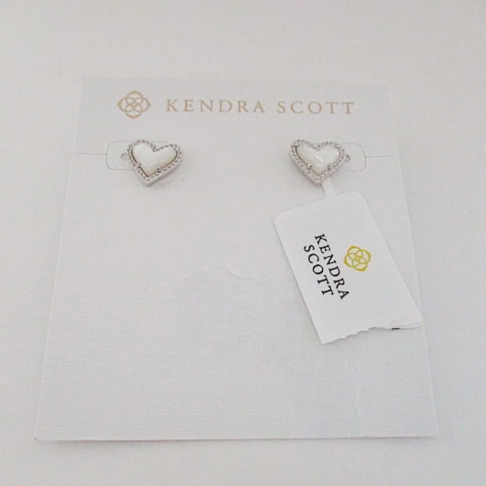 KENDRA SCOTT - Ari Heart Silver Stud Earrings in Ivory Mother-of-Pearl - Picture 2 of 4